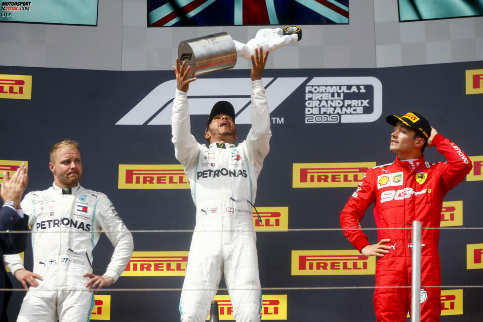 #2 Podestplätze: Von diesem Rekord kann sich Schumacher wohl schon einmal verabschieden. 155 Mal stand er in seiner Formel-1-Karriere auf dem Podest, Hamilton steht bei 151. Es dürfte einem Wunder gleichkommen, sollte es der Brite 2020 nicht mindestens viermal unter die besten Drei schaffen.