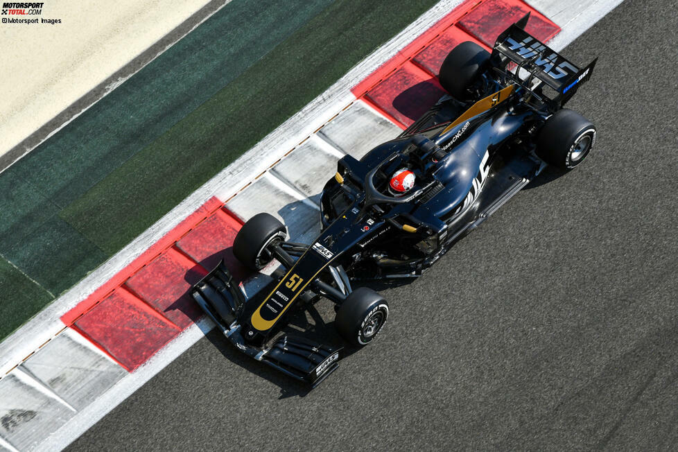 2019: Haas tut sich mit Rich Energy zusammen und lässt den Energydrink-Hersteller als Titelsponsor werben. Deshalb übernimmt man auch dessen Farben - Schwarz und Gold. Die Saison wird zu einem Fiasko, auch weil man sich im Jahresverlauf im Unfrieden von Rich Energy trennt.