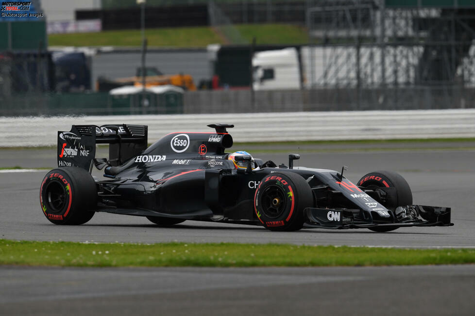 2016: Mit Honda als Motorenpartner verabschiedet sich McLaren vom Silber/Chrom der Mercedes-Jahre und wählt Schwarz als neue Hauptfarbe. Die Erfolge allerdings bleiben aus.