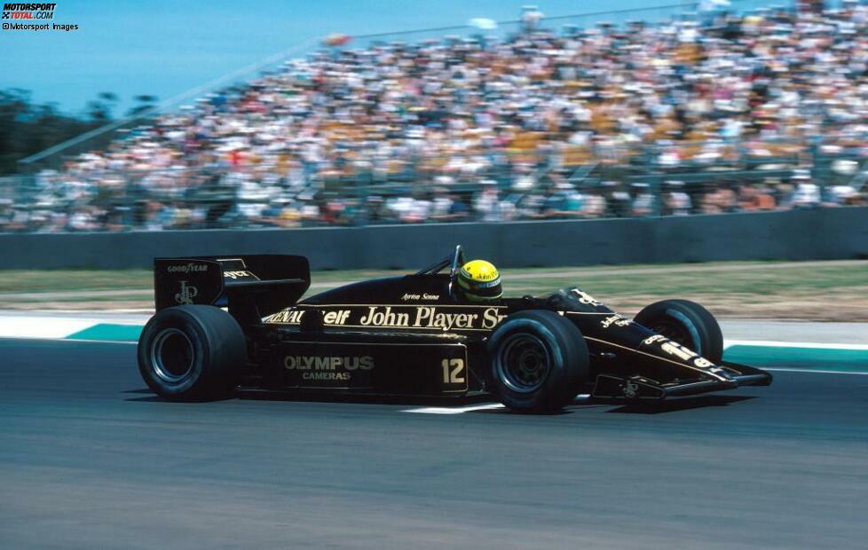 1985: Über viele Jahre fährt Lotus (das Original!) mit der schwarz-goldenen Farbgebung von Hauptsponsor John Player Special. Der Look wird zur Formel-1-Legende, auch mit dem späteren Weltmeister Ayrton Senna, der Lotus letzte Glanzzeiten in der Formel 1 beschert.