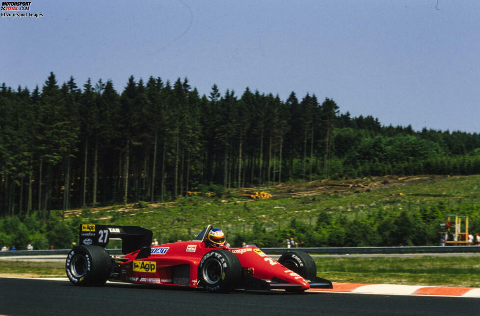 Michele Alboreto markiert im Freitagstraining zum Belgien-Grand-Prix 1985 in Spa die Bestzeit. Der neue Streckenbelag hält, was er verspricht und bietet den Fahrern mehr Grip. Die Rundenzeiten sinken im Vergleich zu den Vorjahren deutlich, aber ...