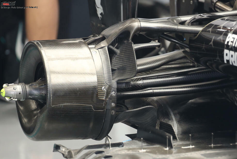 Mercedes W11: Hinterradaufhängung