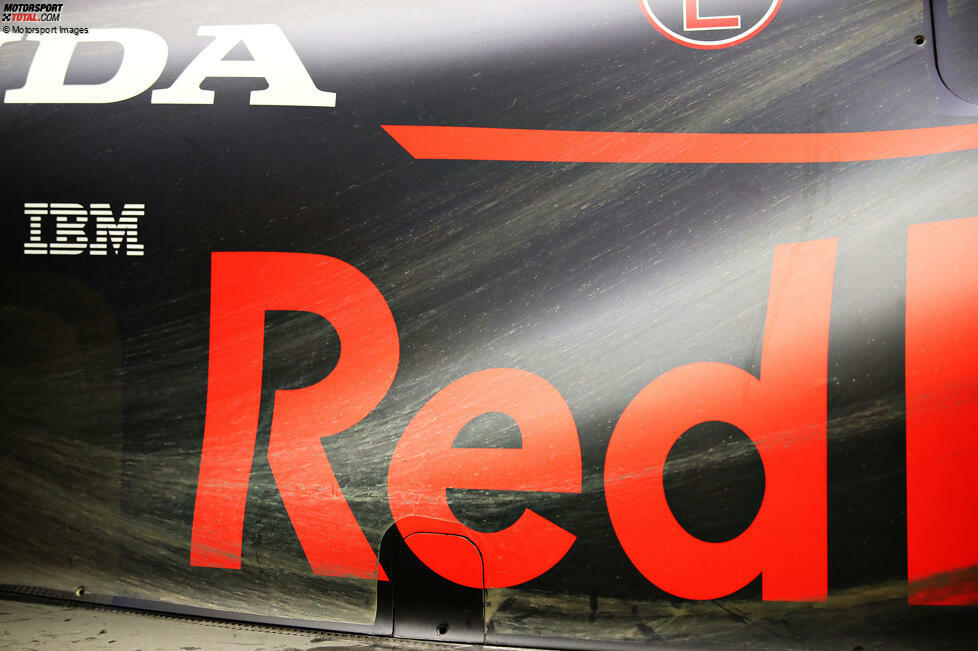 Red Bull ist bekannt für seine aerodynamischen Raffinessen. Hier sieht man, wie die Luft um den Seitenkasten hin zum Heck strömt.