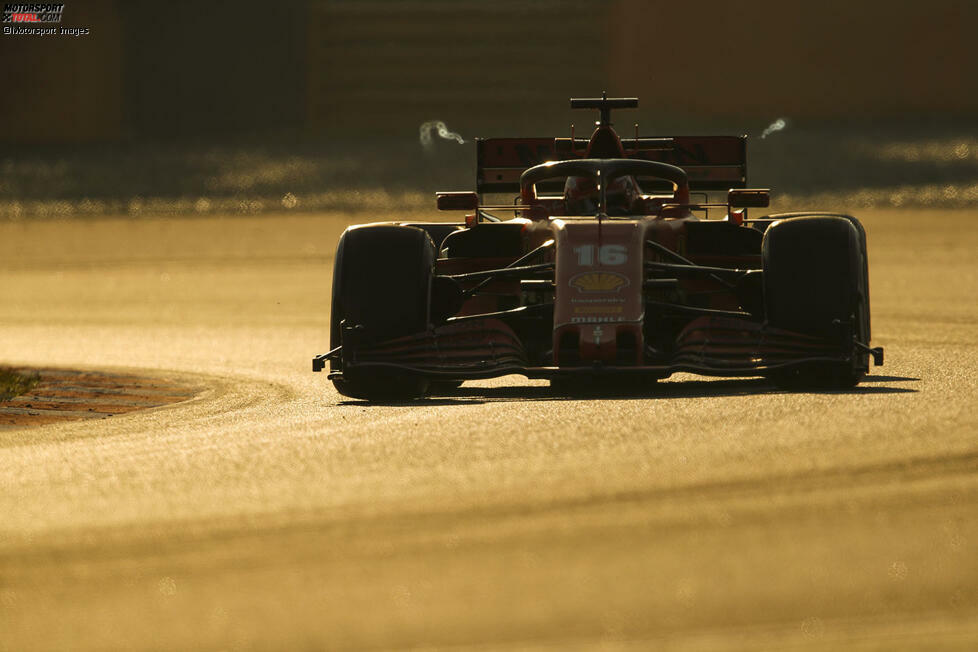 Ein interessantes Bild des neuen Ferrari, auf dem die am Heckflügel entstehenden Luftverwirbelungen zu sehen sind. Sie entstehen beim Strömungsabriss an den Kanten des Heckflügels.