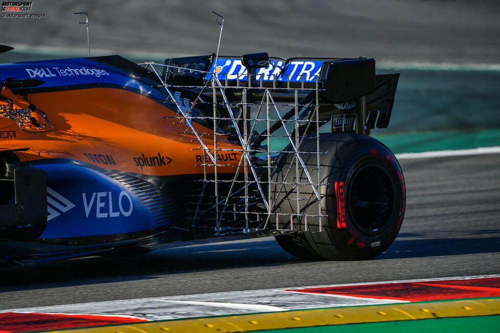 Noch mehr Sensoren hat McLaren direkt vor den Hinterrädern installiert. Gut erkennbar ist hier aber auch: Ein Teilstück ganz oben hat die Fahrt nicht überstanden und ist nach hinten abgeknickt.