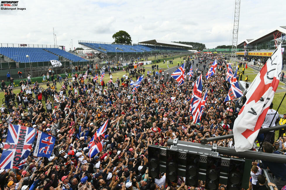 ... beim folgenden Rennen in Silverstone nicht solche Bilder gibt (wie hier aus der Saison 2019), hat sich Lewis Hamilton mit ...