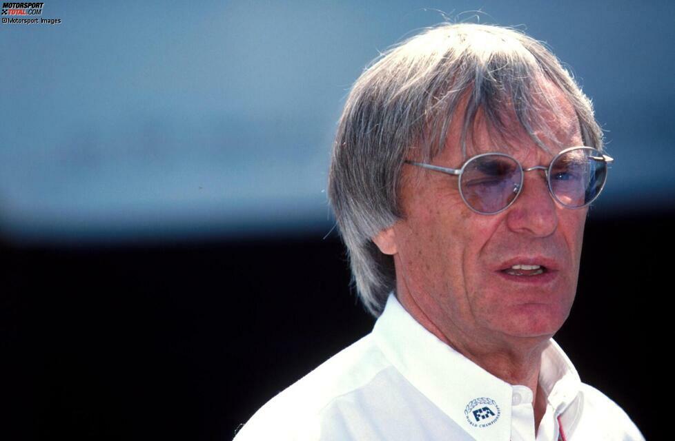 1996: Es kommt zur Spaltung der populären US-CART-Rennserie in zwei verschiedene Meisterschaften. Nicht wenige vermuten: Formel-1-Chef Bernie Ecclestone hat daran mitgebaut, um die US-Konkurrenz zu seiner Serie zu schwächen. Und das soll kein Einzelfall sein. Diese Verschwörungstheorien halten sich bis heute.