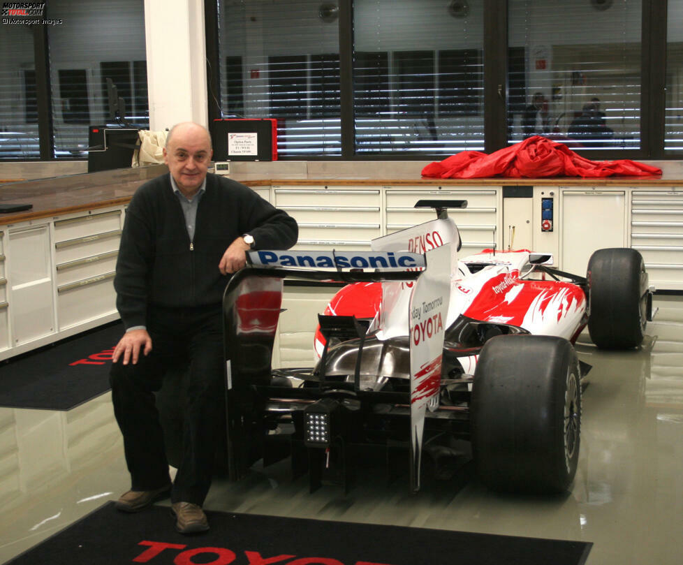 2010: Er hat die Reste des Toyota-Werksteams aufgekauft und will in die Formel 1, aber die FIA lässt das Team von Zoran Stefanovich nicht zu. Es wird spekuliert: Man hat die Sorge, ein 