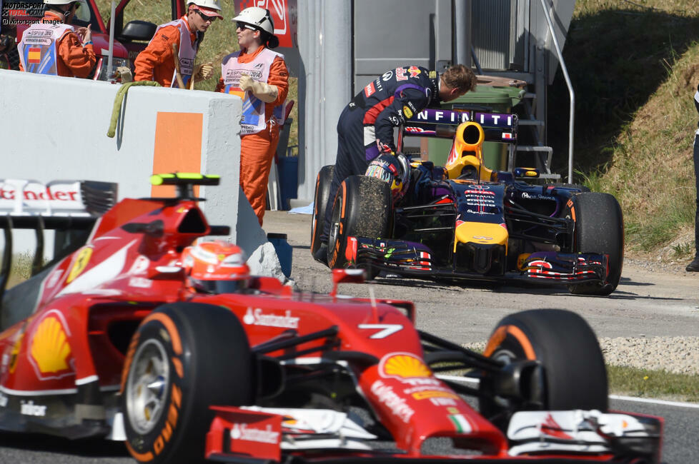 2014: Weltmeister Sebastian Vettel bleibt bei Red Bull ohne Sieg, wird nur WM-Fünfter. Weil er absichtlich langsam ist, um eine Leistungsklausel zu umgehen, die ihn sonst auch für 2015 an Red Bull binden würde? Fakt ist: Vettel kann 2015 zu Ferrari wechseln, und ist plötzlich wieder voll da!