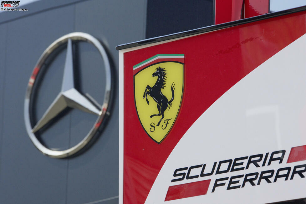 2015: Hat Mercedes Ferrari zwischen den Saisons technisch geholfen, damit der Ferrari-Motor endlich in Gang kommt? Die Beteiligten dementieren entschieden. Wer 2017 noch einmal auf die Hilfstheorie zu sprechen kommt: Bernie Ecclestone. Er meint: Mercedes braucht einen starken Gegner, zur Not eben durch 