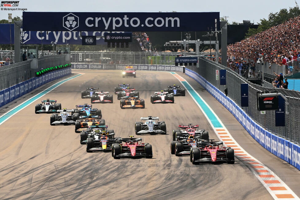 Der Formel-1-Kalender wächst immer weiter. 22 Rennen finden in der Saison 2022 statt, 2023 sollen es sogar 24 sein. Auch immer neue Strecken finden den Weg in den Kalender, dafür fallen Klassiker weg. Wir schauen, wie sich der Formel-1-Kalender in den vergangenen Jahren von Jahr zu Jahr verändert hat.