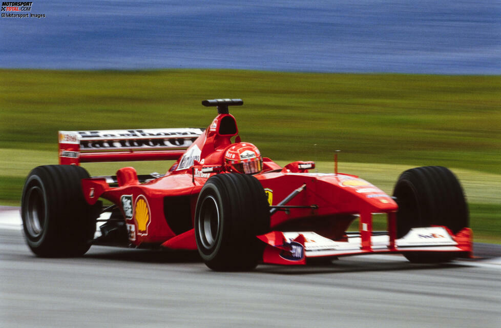 2000: Im roten F1-2000 und mit weißen Flügeln erzielt Michael Schumacher seinen ersten WM-Titel auf Ferrari. Das klassische Ferrari-Design der frühen 2000er-Jahre.