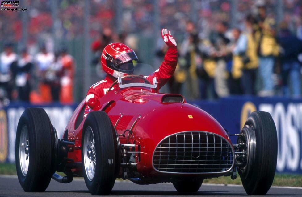 1951: Farbaufnahmen existieren noch nicht, als Ferrari erstmals siegt in der Formel 1. 50 Jahre später zeigt Michael Schumacher bei Demofahrten den Ferrari 375 von damals, im klassischen Ferrari-Rot.