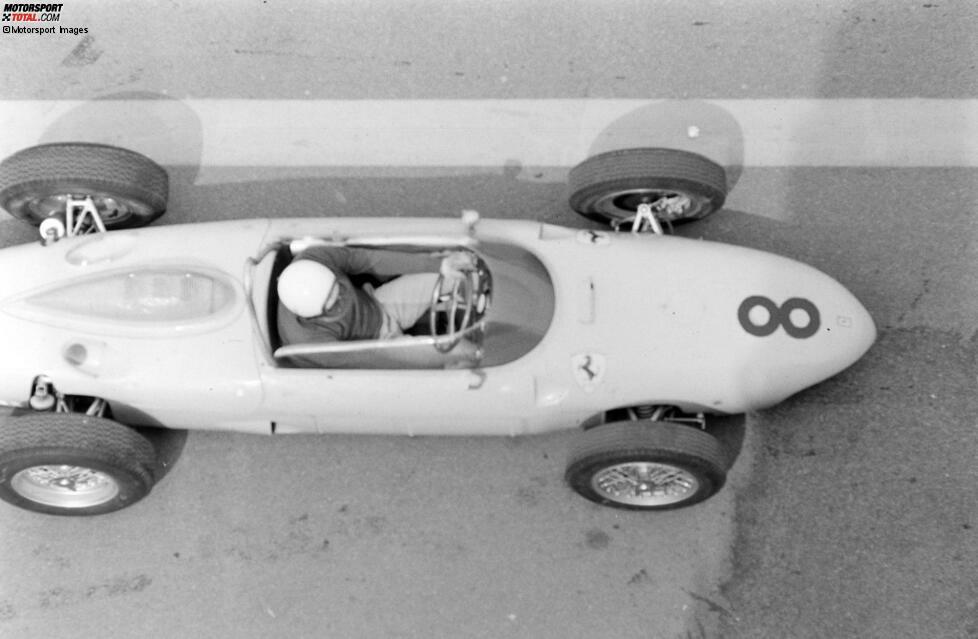 1961: Farbexperimente gibt es noch mehr, wie zum Beispiel in Spa für den Belgier Olivier Gendebien, der einen gelben Ferrari 156 fährt - in seiner Landesfarbe. Auch ein grüner Ferrari wird mal gesichtet, für einen britischen Fahrer.