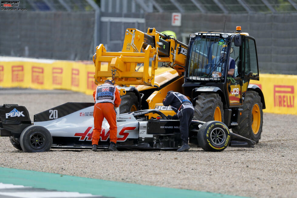 Kevin Magnussen (4): Platz 16 im Qualifying war für ihn wie eine Pole, mehr war nicht drin. Sein Rennen war jedoch nach der Kollision mit Albon schnell gelaufen. Weil er durch seinen Fahrfehler im Vorfeld einen Anteil daran hat, können wir ihm keine bessere Note geben.