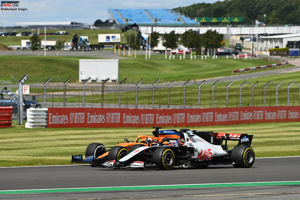 Romain Grosjean (4): Gestrichene Zeiten im Qualifying brachten ihn in die letzte Startreihe, eine mutige Haas-Strategie wieder nach vorne. So konnte der Franzose einige Zeit im Rampenlicht fahren, das er jedoch vornehmlich nutzte, um den Ärger seiner Kollegen auf sich zu ziehen. Seine rüde Fahrweise brachte ihm eine Warnung ein.