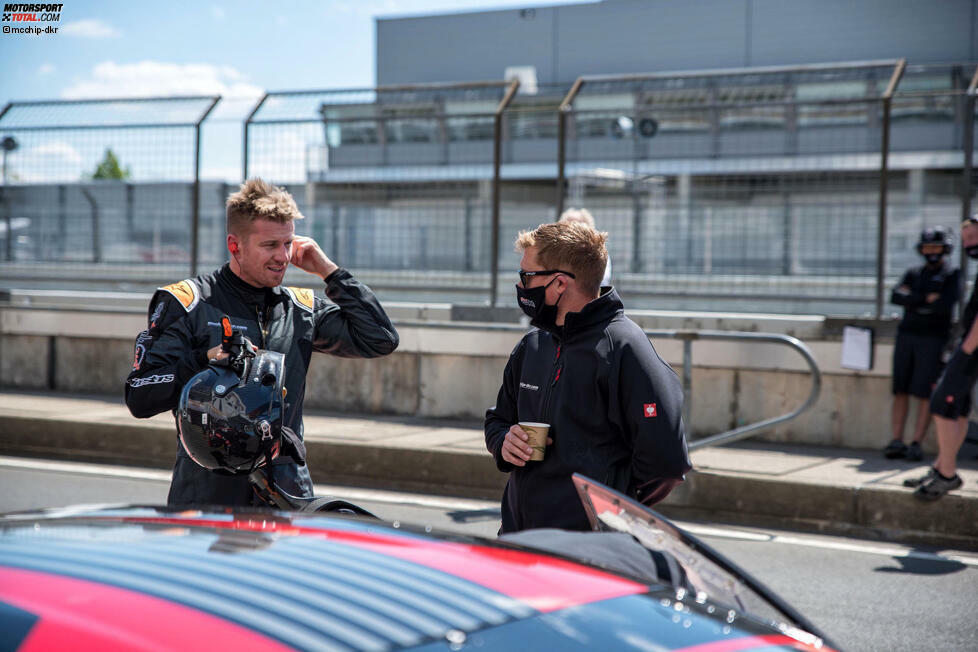 Nico Hülkenberg (links) testet auf dem Nürburgring für das Team mcchip-dkr, das bis Ende 2019 den Lamborghini auf der Nürburgring-Nordschleife eingesetzt hat
