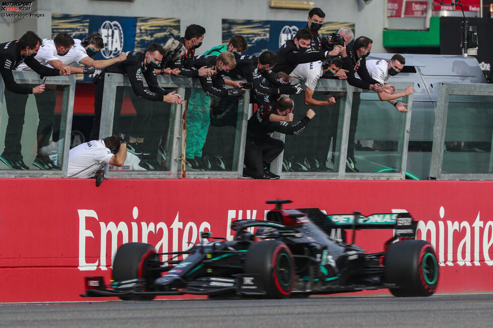 Lewis Hamilton (2): Qualifying gegen Bottas und am Start eine Position gegen Verstappen verloren, das kann für uns keine 1 mehr sein. Im Normalfall beendet er das Rennen so als Dritter oder maximal Zweiter. Als er freie Fahrt hatte, überzeugte er dann aber in bekannter Hamilton-Manier mit einigen starken Runden.