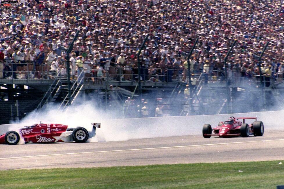 #10 - 1985: Mario Andretti führt lange, aber in der 120. von 200 Runden kommt Danny Sullivan. Er übernimmt die Führung, dreht sich dabei aber direkt vor Andretti. Nach einem 360-Grad-Dreher ohne anzuschlagen bläst Sullivan zur Aufholjagd. Keine 20 Runden später geht er wieder an Andretti vorbei und holt seinen einzigen Indy-500-Sieg.