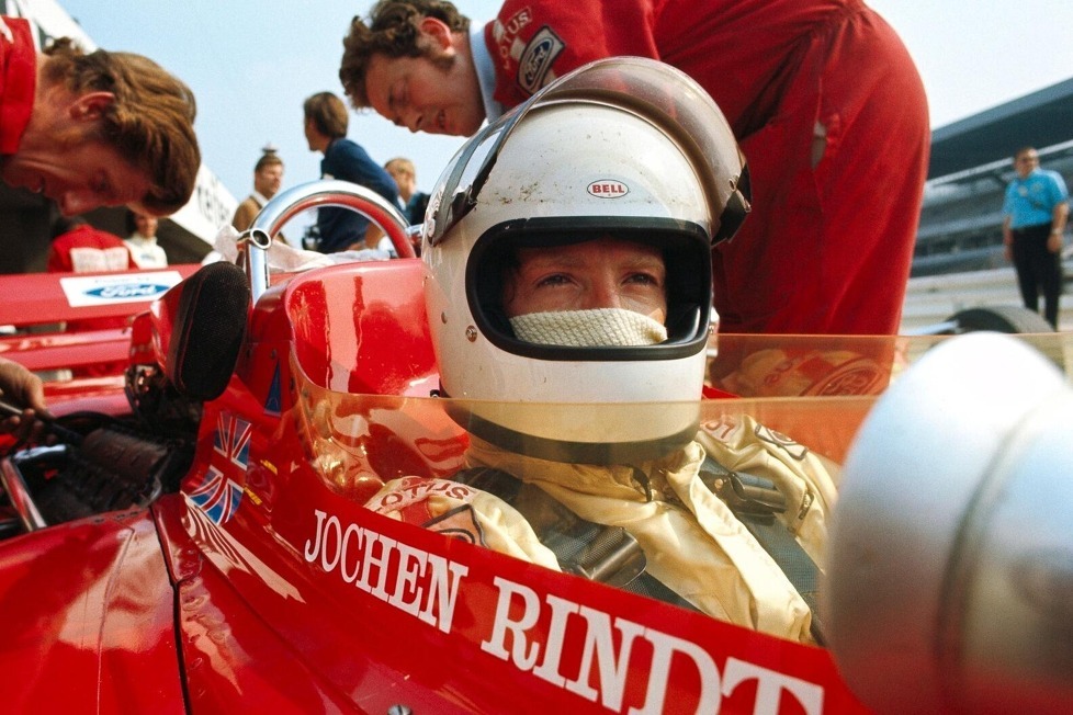 Zum Todestag von Jochen Rindt blicken wir in Bildern auf die außergewöhnliche Karriere des Formel-1-Fahrers zurück, der 1970 in Monza sein Leben verlor