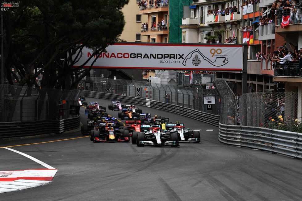 #7) Sonderstatus für Monaco - Alle Formel-1-Rennen müssen mindestens eine Distanz von 305 Kilometern umfassen. Alle? Nicht ganz! In Artikel 5.3.a) ist eine Ausnahme für den Monaco-GP festgelegt. Der muss nur 260 Kilometer umfassen. Diesen Sonderstatus hat lediglich das Rennen im Fürstentum.