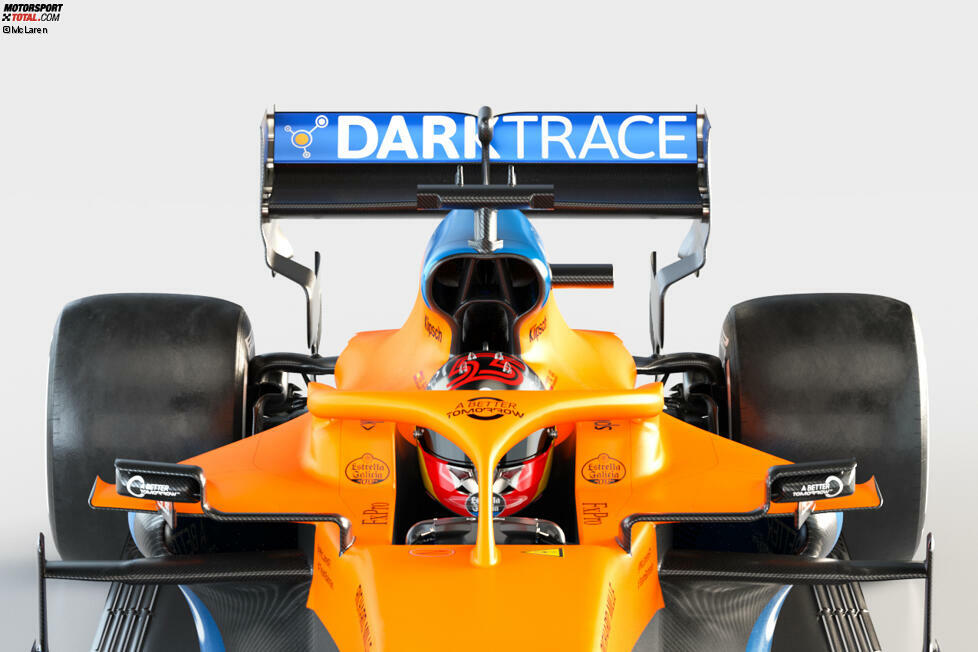 Hinter dem Fahrer findet sich ein weiteres eindrucksvolles Designelement: Die McLaren-Designer haben sich für eine rundliche Lufthutze, Crashstruktur und Motorabdeckung entschieden. Die rundliche Verkleidung umhüllt einen A-förmigen Überrollbügel, der innerhalb der Öffnung gut zu erkennen ist.