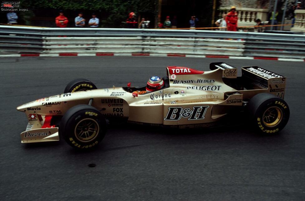 1996: Nachdem McLaren bereits 1995 auf einen zusätzlichen Flügel auf der Motorenabdeckung setzt, bringt Jordan ein Jahr später seine eigene Variante mit nach Monaco. Er sorgt nicht nur für zusätzlichen Abtrieb sondern hilft auch dabei, die Luft vor dem Heckflügel zu bereinigen.