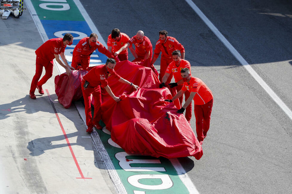 Charles Leclerc (5): Der Unfall des Monegassen als Sinnbild für das schlechteste Ferrari-Ergebnis in Monza seit 1995. Ja, der SF1000 ist schwer zu fahren. Trotzdem hat Leclerc die Schuld für den Unfall auf sich genommen. Das ehrt ihn, lässt für uns aber keine andere Note als eine 5 zu.