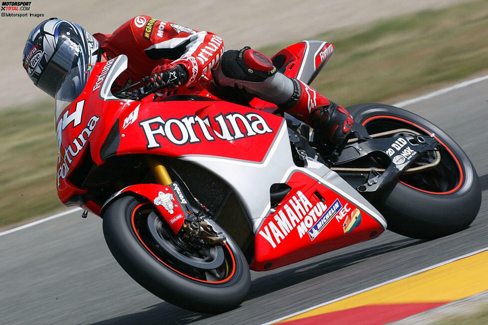 Drei volle Saisons (2000-2002) bestreitet David Checa in der 125er-Klasse. Seinem acht Jahre älteren Bruder begegnet er in der MotoGP erst bei drei Wildcard-Starts 2005.