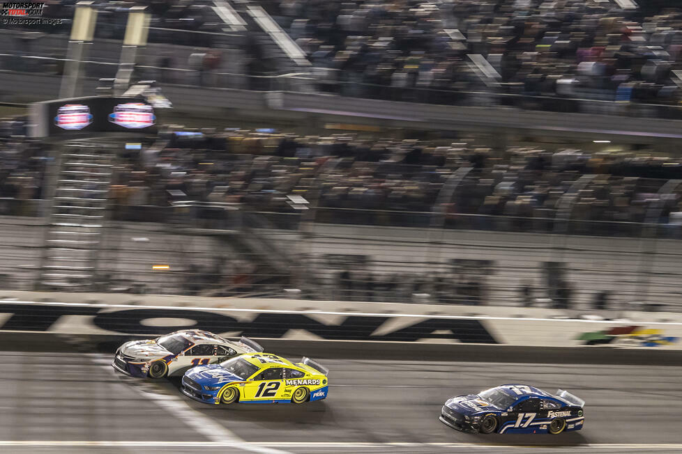 #3: 0,014 Sekunden (*) zwischen Denny Hamlin und Ryan Blaney - Daytona 500 der NASCAR Cup Series am 17. Februar in Daytona. Der Zieleinlauf erfolgte unter Gelb. Grund war der schwere Unfall von Ryan Newman auf den letzten Metern.