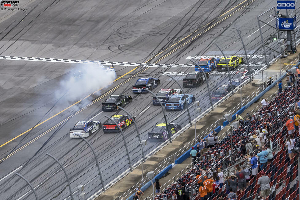 Die zehn knappsten Abstände zwischen Sieger und Zweitplatziertem im Jahr 2020 in den drei NASCAR-Ligen Cup, Xfinity und Truck zeigt unsere Fotostrecke: