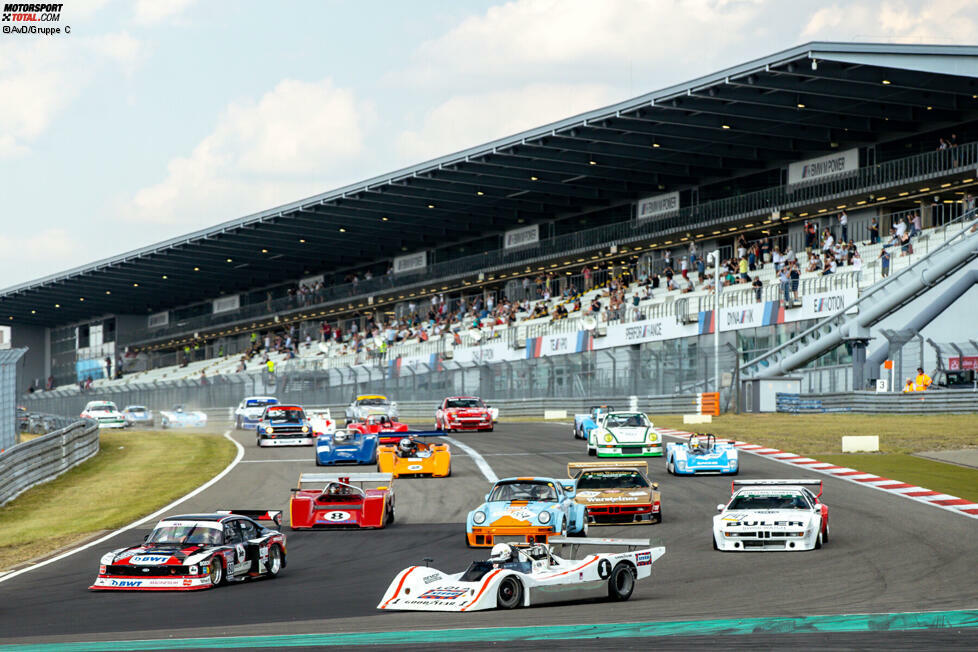 Endlich wieder Zuschauer! Zum Oldtimer-Grand-Prix am Nürburgring kamen täglich 5.000 Menschen