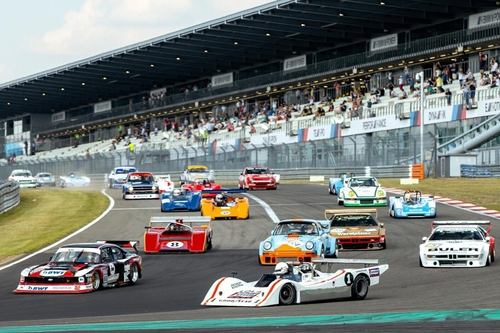 Beim Oldtimer-Grand-Prix 2020 durften erstmals mehr Menschen als in den politischen Corona-Vorschriften vorgesehen an den Nürburgring pilgern