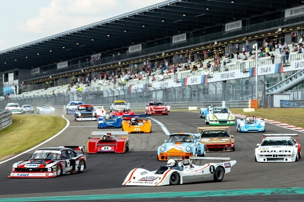 Beim Oldtimer-Grand-Prix 2020 durften erstmals mehr Menschen als in den politischen Corona-Vorschriften vorgesehen an den Nürburgring pilgern