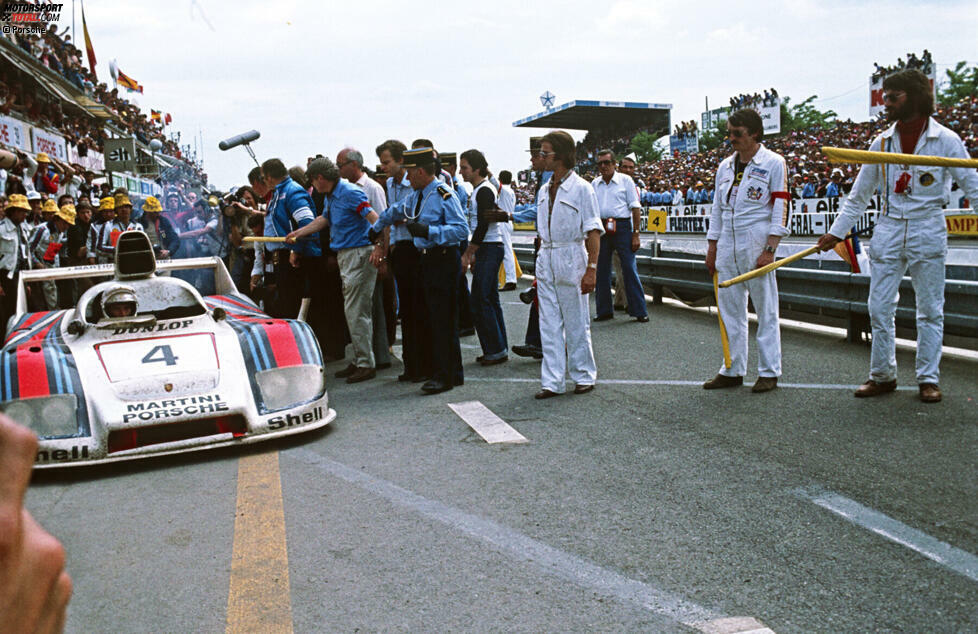 12.06.1977 - 24 Stunden von Le Mans: Jürgen Barth, Hurley Haywood und Jacky Ickx auf einem 936/77 (#4), Gesamtsieg.