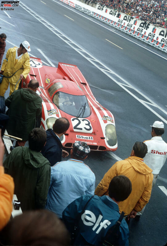 Am 14. Juni 1970 gelingt Porsche der erste Sieg beim 24-Stunden-Rennen von Le Mans. Der Weg dorthin war ein weiter. Der Weg zum Ziel und die darauffolgenden Siege des Porsche-Werksteams.
