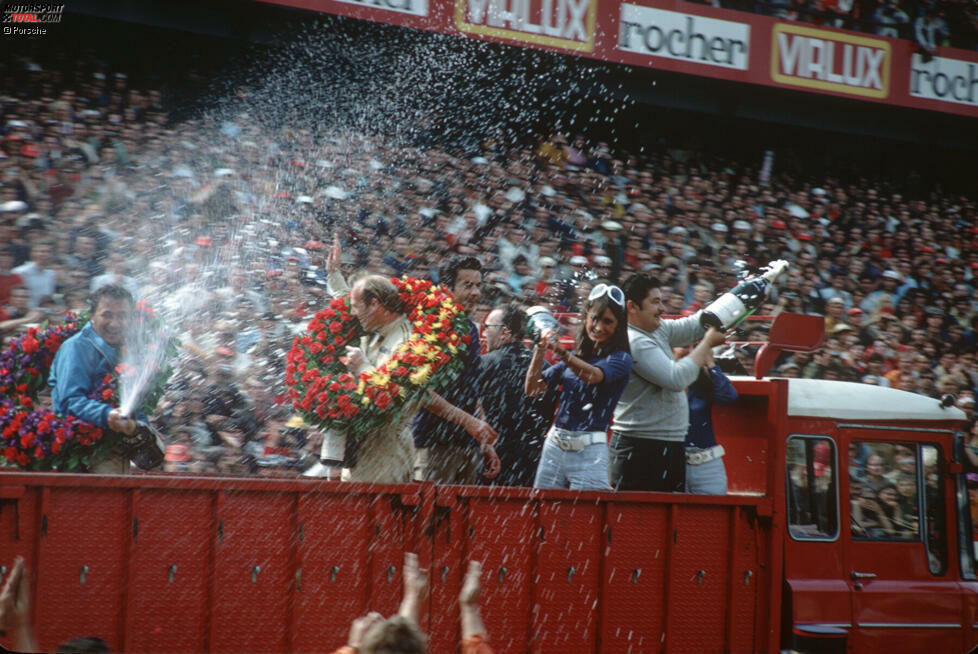 Le Mans 1970: Hans Herrmann und Richard Attwood feiern ihren Sieg.
