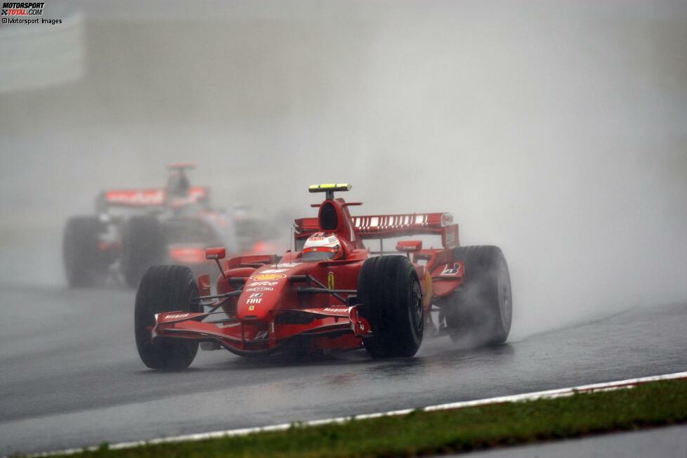 3. Grand Prix von Japan 2007, Fuji (Ferrari, P3): Wegen eines Missverständnisses zwischen Rennleiter Charlie Whiting und dem Team hat Räikkönen am Start Intermediates statt Regenreifen aufgezogen und muss gleich wieder an die Box. Er fällt ans Ende des Feldes zurück, das ob der widrigen Bedingungen vom Safety-Car angeführt wird.