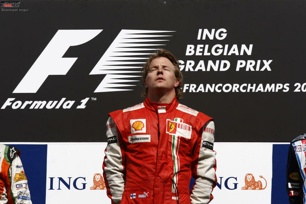 Das gibt Räikkönen die Gelegenheit, den Force India von Spitzenreiter Fisichella, der ohne KERS auskommen muss, beim Re-Start unter Druck zu setzen und vorbeizugehen. Auch wenn Fisichella den Anschluss halten kann, behält Räikkönen durchgehend die Oberhand und gewinnt am Ende mit 0,9 Sekunden Vorsprung.