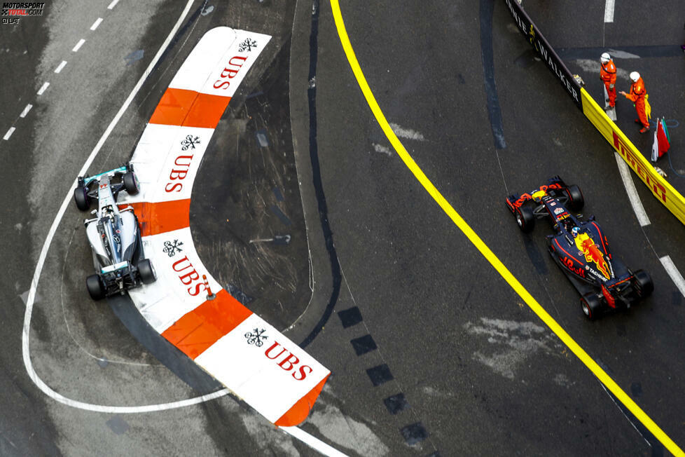 2016 steigt die Form von Red Bull und Ricciardo wieder an. In Monaco ist der erste Saisonsieg seit Belgien 2014 zum Greifen nahe. Doch ein verpatzter Boxenstopp der Crew sorgt dafür, dass der Australier hinter Hamilton nur auf Platz zwei auf die Strecke zurückkommt und so den Sieg verliert.