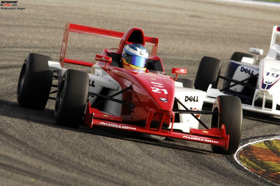 Im Jahr 2006 startet der damals 15-Jährige nach Anfängen im Kart und der australischen Formel Ford durch: Seine erste komplette Saison in einem Formelauto absolviert Ricciardo in der Formel BMW Asien. Mit zwei Siegen belegt er zu Jahresende Gesamtrang drei.