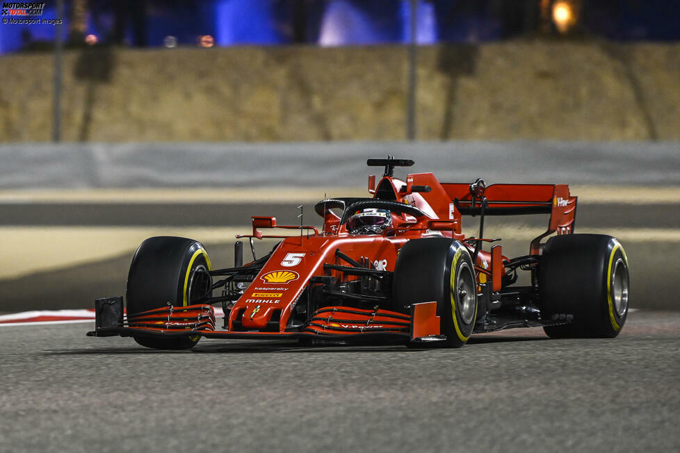 Sebastian Vettel mit mehr Abtrieb: Hier ist der Frontflügel am Auto, der auch bei den Rennen zuvor zum Einsatz gekommen ist. Der obere Flap des Frontflügels ist leicht eingeschnitten. Beide Fahrer wechselten im Laufe des Wochenendes auf diese Lösung. Hinzu kommt ein löffelförmiger Heckflügel, aber ohne vorgelagerten T-Flügel.