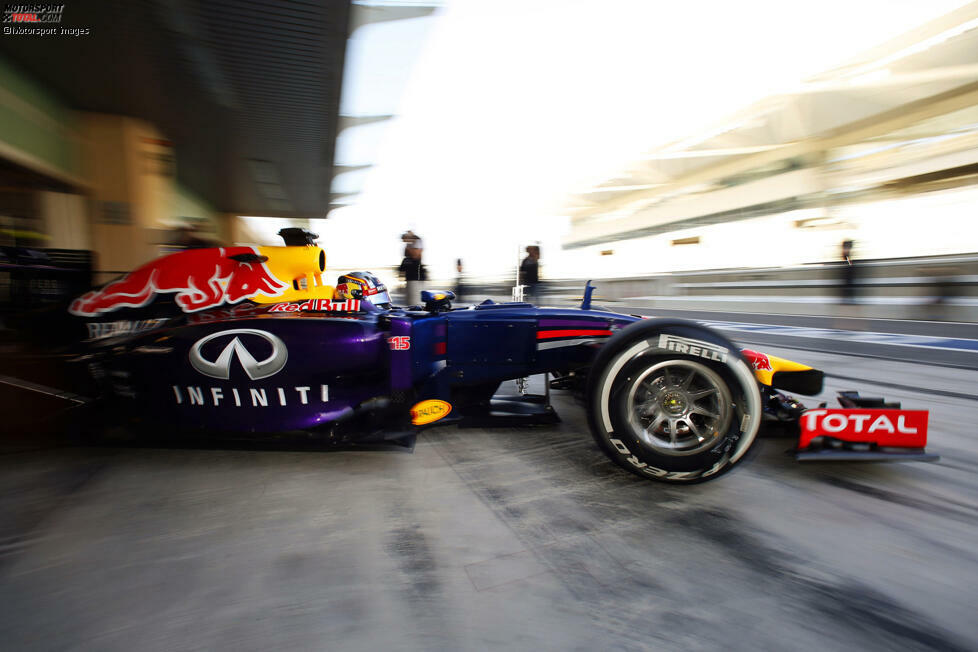 Die Krönung folgt nach Saisonende: Beim Abu-Dhabi-Test darf Sainz erneut im aktuellen Red Bull RB10 Platz nehmen. Helmut Marko ist begeistert: 