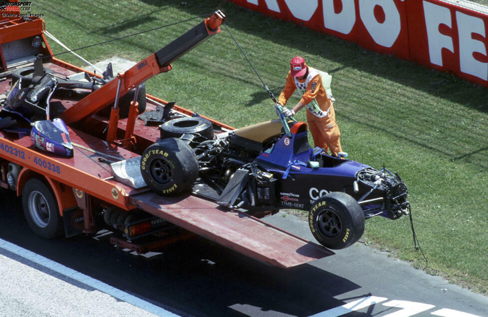 Roland Ratzenberger verunglückt im Imola aufgrund eines kaputten Frontflügels tödlich. Vorrübergehend setzt Simtek nur ein Auto ein, bringt die Saison aber zu Ende - ohne Punkte. 1995 soll mit einem Fahrer wie Jos Verstappen alles besser werden, doch nach fünf Rennen ist das Team pleite.