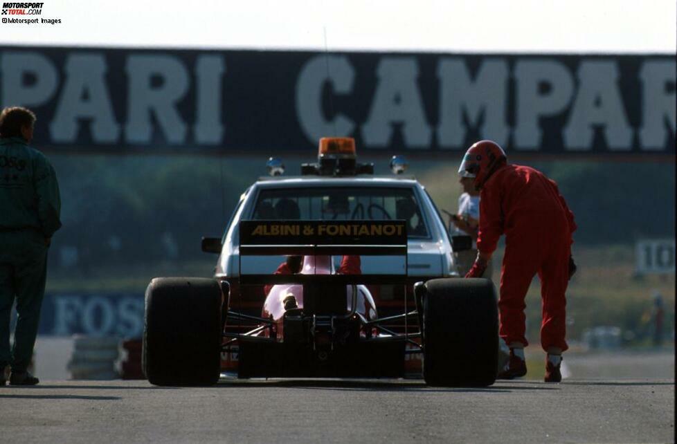 Bernd Schneider weigert sich, für das Team zu fahren, so verpflichtet man Bruno Giacomelli, der zuletzt 1983 gefahren war. Der Italiener kommt nie weiter als acht Runden am Stück ohne technische Probleme und sagt später, er habe Angst, dass andere in sein Auto krachen, weil es so langsam ist. F1-Aus nach 14 erfolglosen Versuchen.