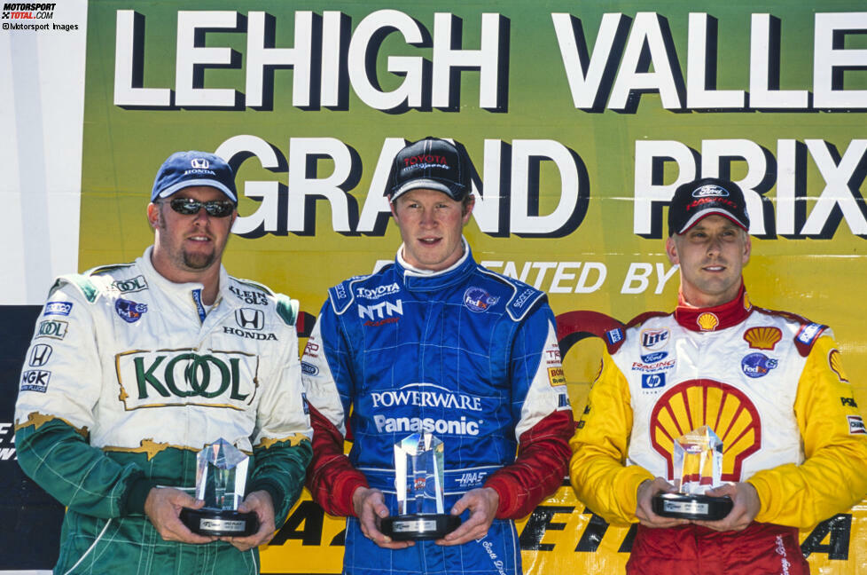 Schon beim dritten IndyCar-Rennen der erste Sieg: In Nazareth gewinnt Dixon am 6. Mai 2001 vor Kenny Bräck und Paul Tracy und macht sich zum jüngsten IndyCar-Rennsieger. Diesen Rekord wird er fünf Jahre behalten, bis ihn Marco Andretti in Sonoma 2006 toppt. Dixons Premierensieg ist der erste mit einem Spritpoker - nicht der letzte.