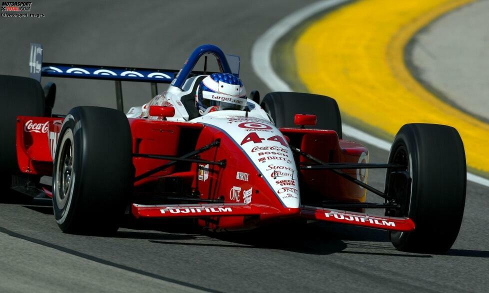 Denn beim vierten CART-Rennen 2002, Milwaukee, gibt Dixon seinen Einstand bei Chip Ganassi Racing. Mit dem Lola-Toyota mit der Startnummer 44 wird er Sechster. In Denver wird er hinter seinem Teamkollegen Bruno Junqueira Zweiter. Dennoch: Die Gesamtwertung schließt Dixon nur als 13. ab.
