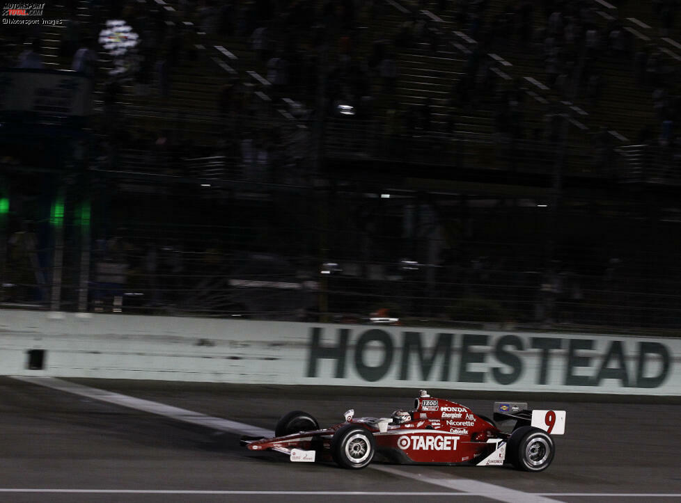 Beim Saisonfinale 2010 in Homestead feiert Dixon den 25. Sieg seiner IndyCar-Karriere. Den Titel aber verpasst er. Nach drei Siegen wird er hinter Ganassi-Teamkollege Dario Franchitti und Will Power (Penske) Gesamtdritter. 2009 war Dixon mit fünf Siegen und elf Punkten Rückstand auf seinen neuen Teamkollegen Franchitti Vizechamp geworden.