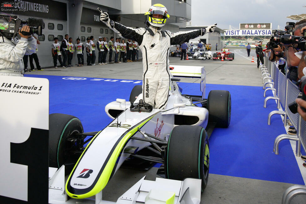 Am Samstag sichert sich Button wie auch schon in Australien die Pole-Position. Der spätere Weltmeister legt den Grundstein für seinen Titelgewinn früh in der Saison. Button gewinnt 2009 sechs der ersten sieben Rennen und ist anschließend nicht mehr einzuholen.