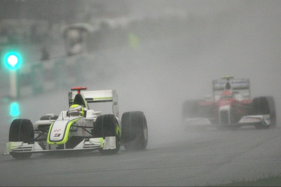 Der Große Preis von Malaysia 2009 geht in die Formel-1-Geschichte ein - Jenson Button siegt im Regen und zum fünften Mal in der Geschichte gibt es halbe Punkte